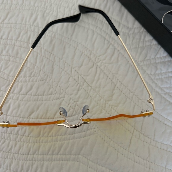 Star-Shaped Yellow Hip Sunglasses - Picture 3 of 4